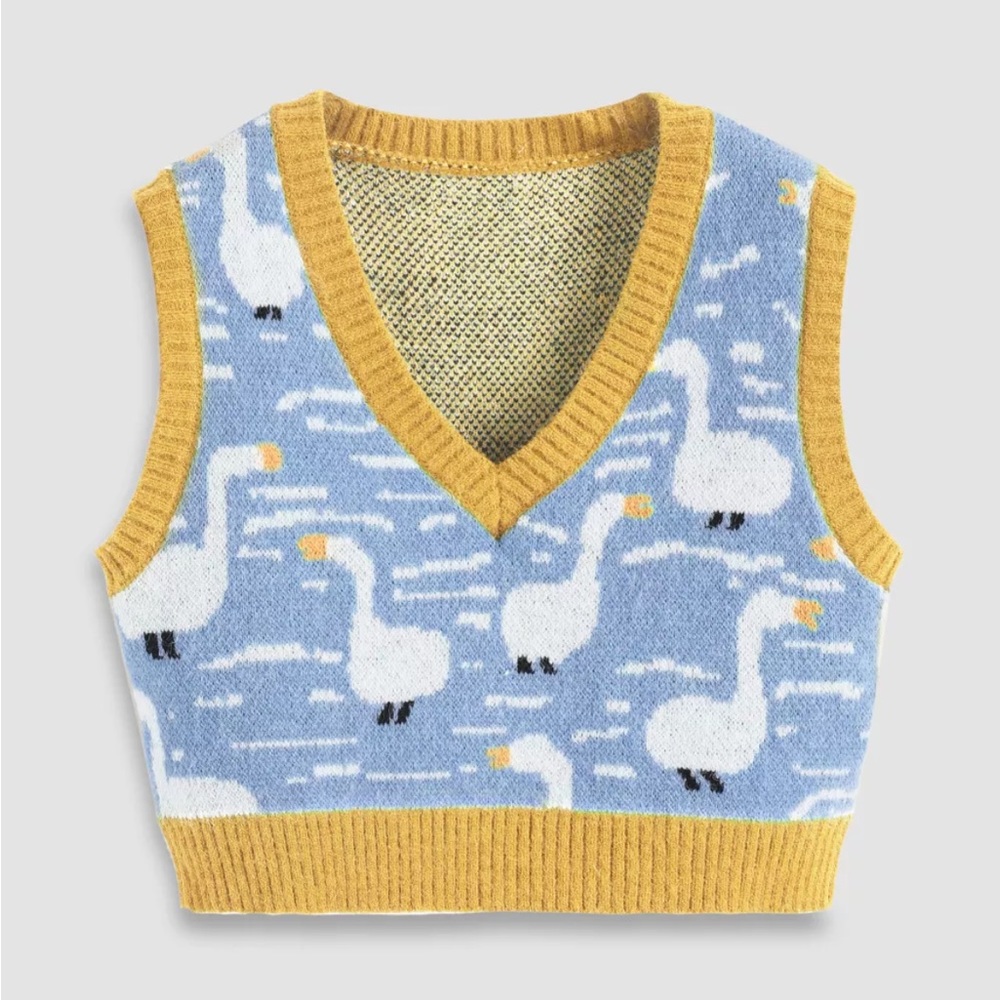Cute nwt duck sweater vest medium